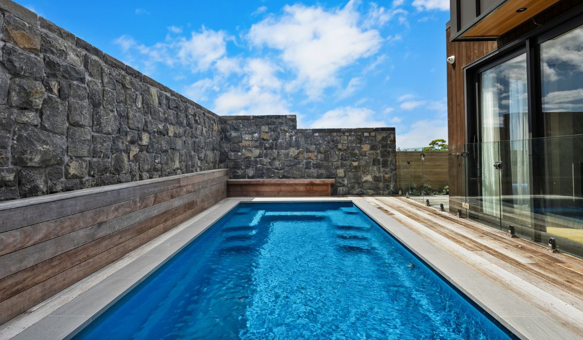 X-Tariner 5.6 in Pacific by Ultimate Pools