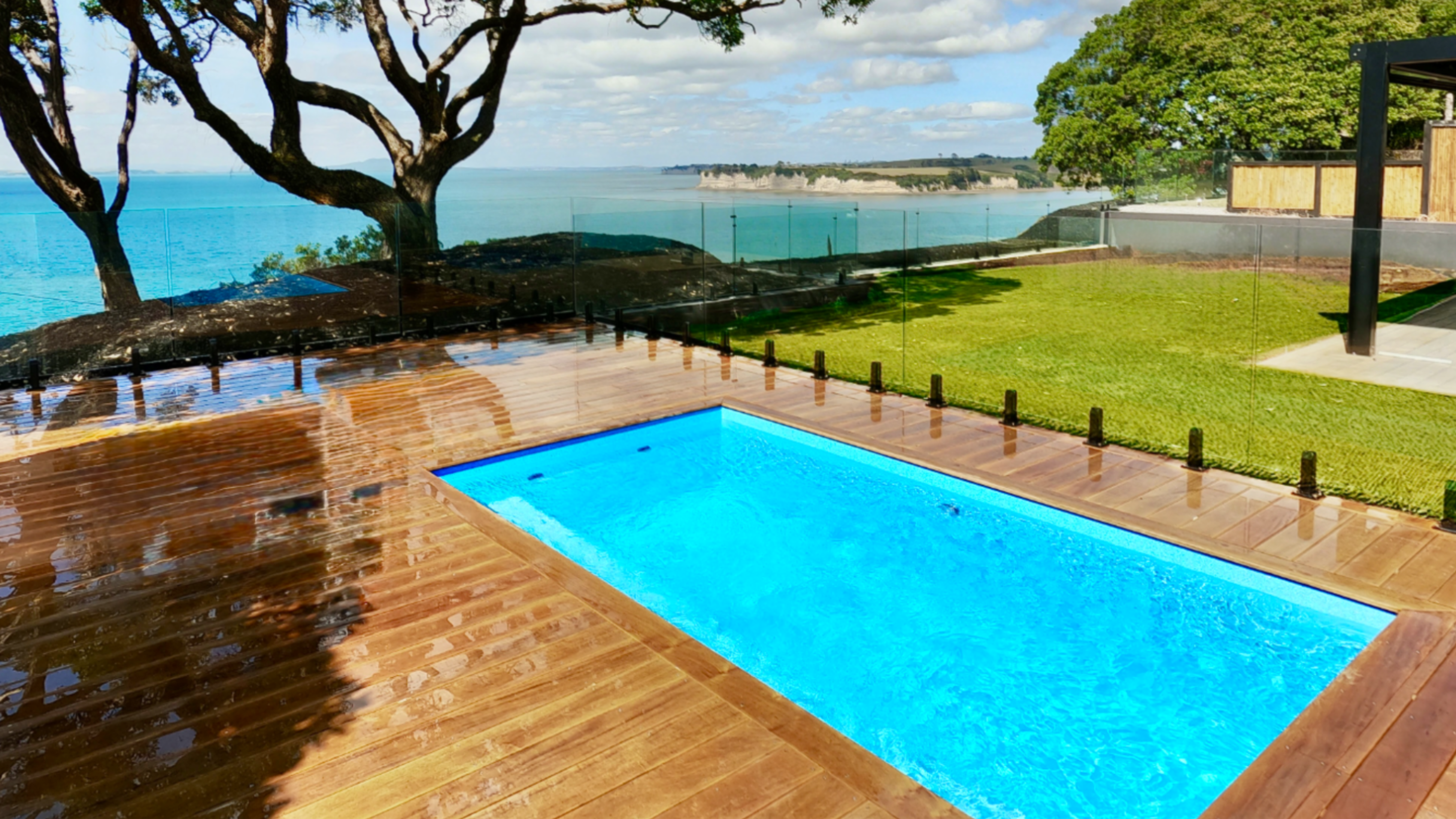 Plunge Pool in Sapphire by Ultimate Pools